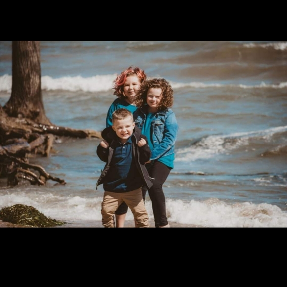 Meet your Posher, Miley - Picture 1 of 1